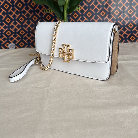 NWT ,Tory Burch Britten soft chain wallet W Wristlet White and Gold Women's Bag - Picture 3 of 15